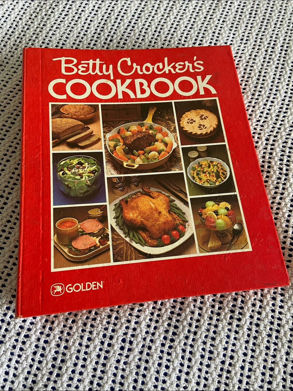 vintage 1978 Betty Crocker’s Cookbook known as the "Big Red” 5 Ring Binder
